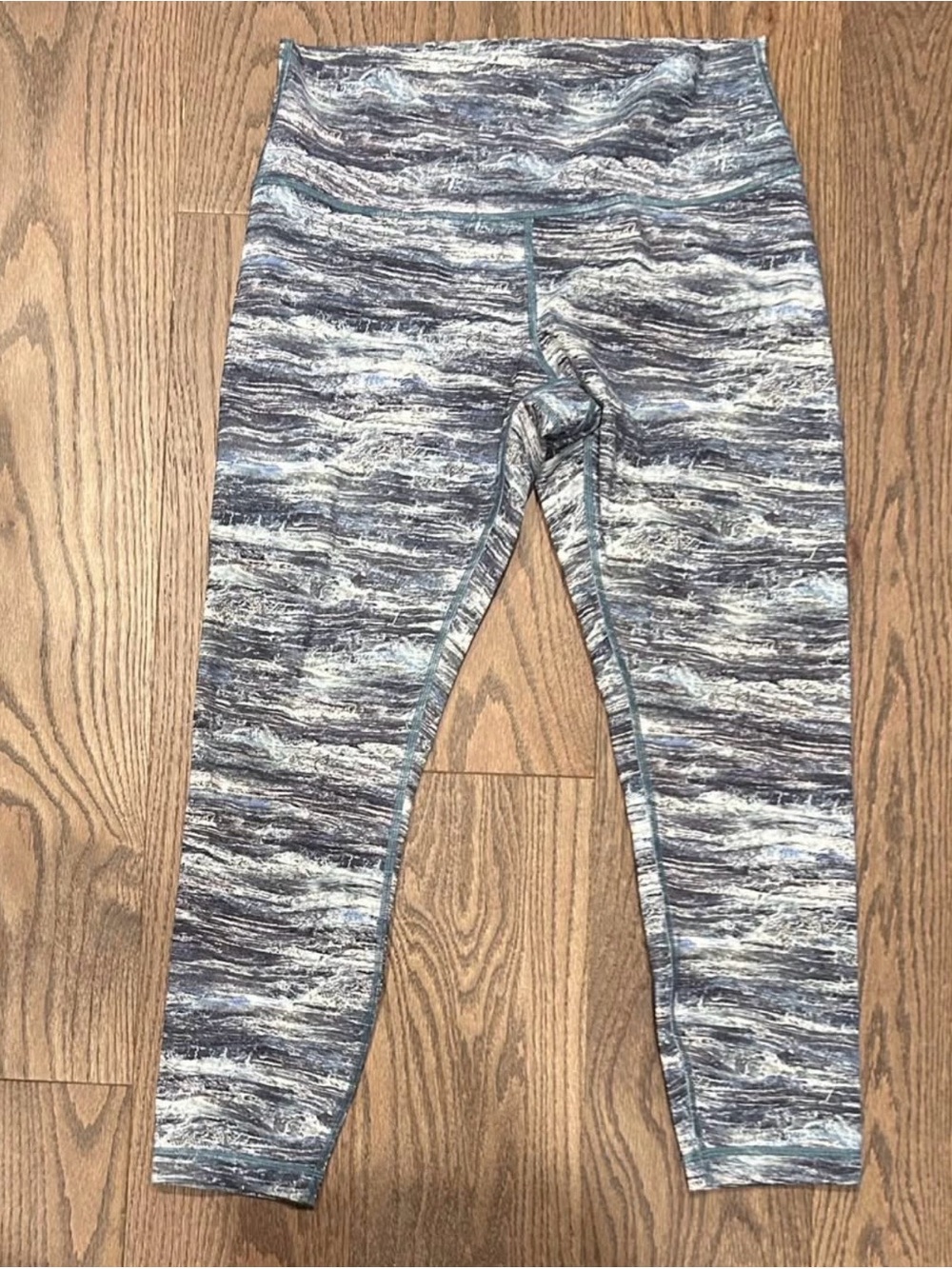 Lululemon Size 12 Wunder Under Leggings 25"